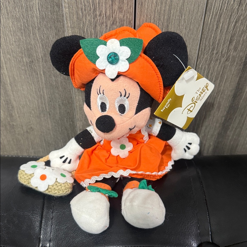 Disney's Retired Minnie Mouse May Emerald Birthstone Beanie Plush Toy With Tag